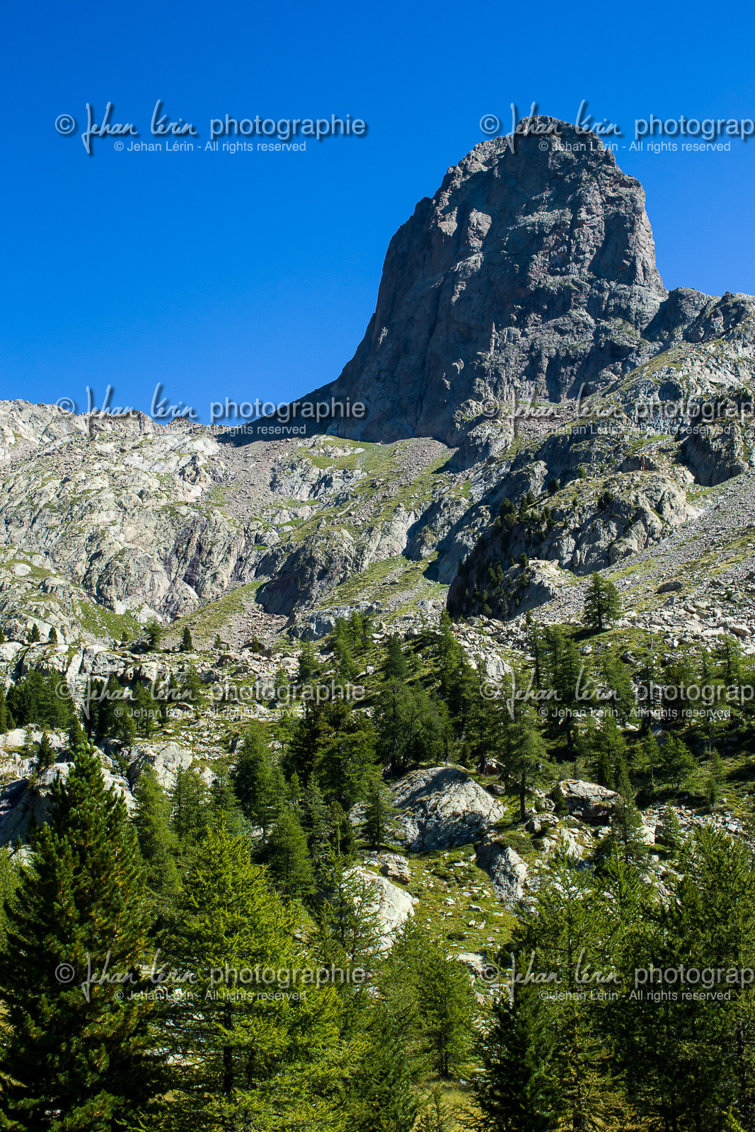 lacs-besson_refuge-de-la-cougourde_jl_1dx_21-08-2016-1423.jpg