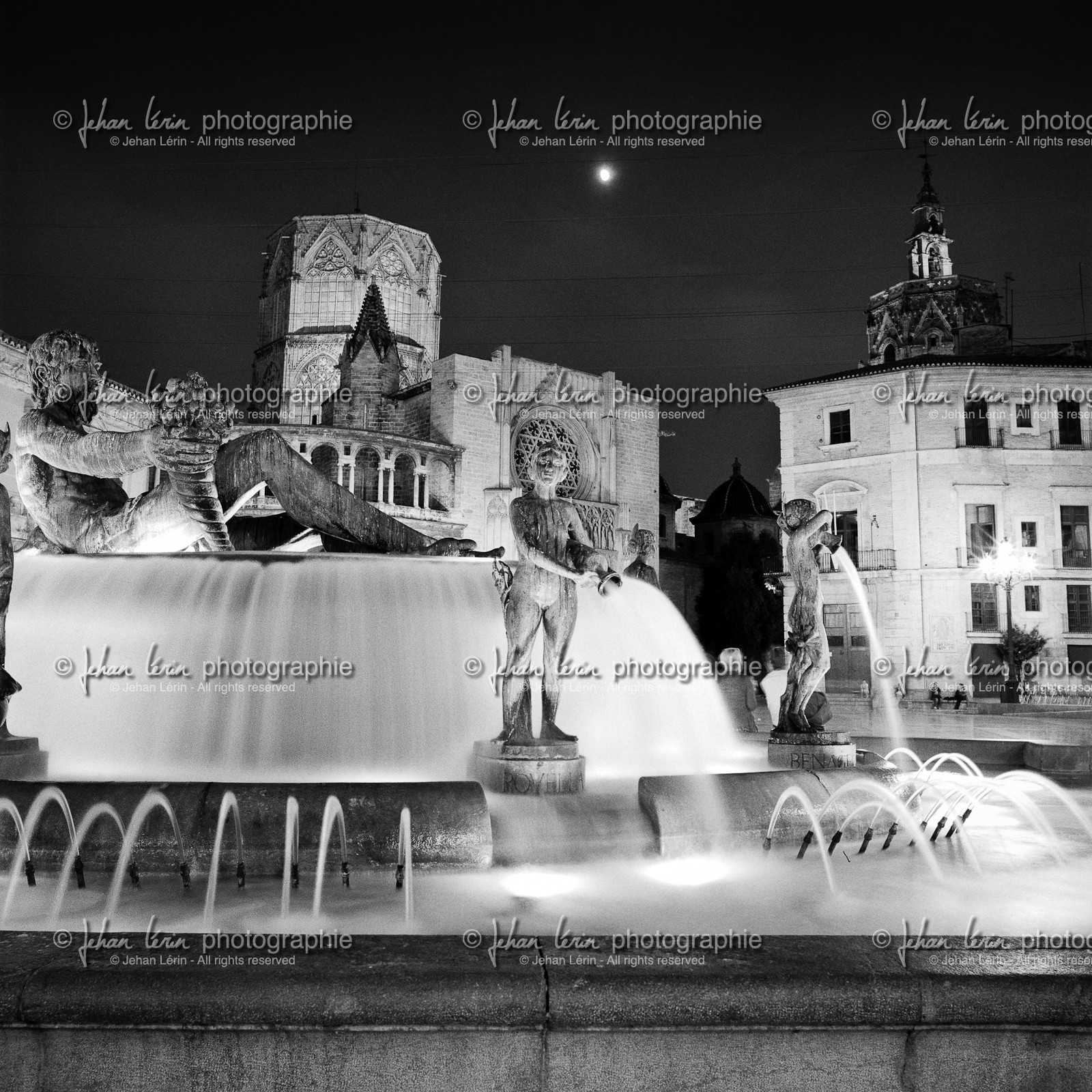 valencia_fuente-plaza-de-la-virgen_-103.jpg